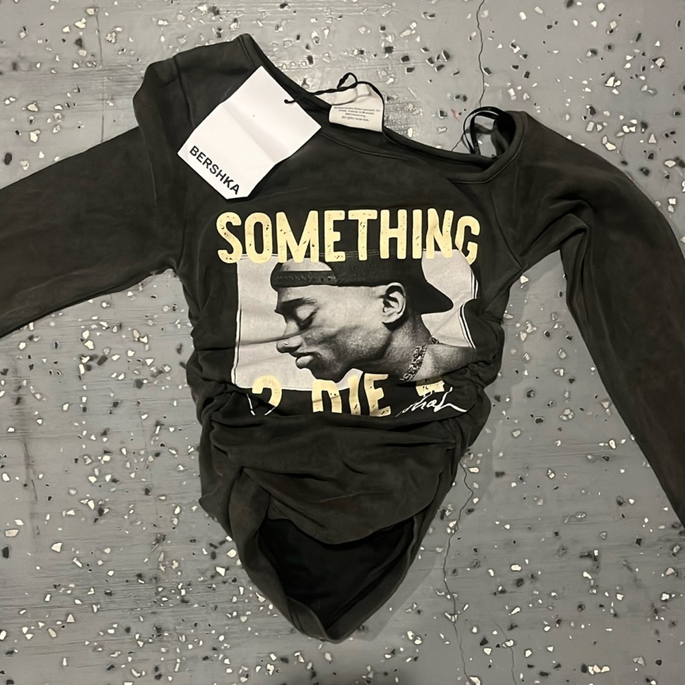 Bershka Tupac size: xs, long sleeve off the shoulder